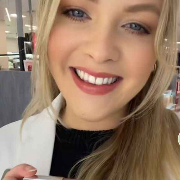 Clinque Chubby Stick in Curviest Caramel Tinted Lip Balm (Nude) - Picture 7 of 17